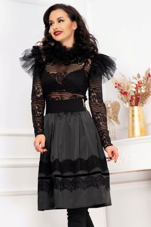 Fusta neagra din satin Venezia decorata cu dantela neagra 1