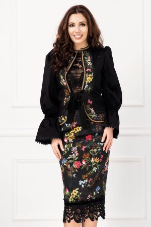 Fusta traditionala cu print floral si broderie aplicata 1