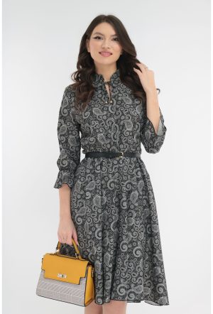 Rochie clos neagra cu print abstract si cu o curea neagra in talie 1