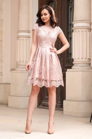 Rochie de ocazie scurta roz in clos Odessa cu broderie florala 1
