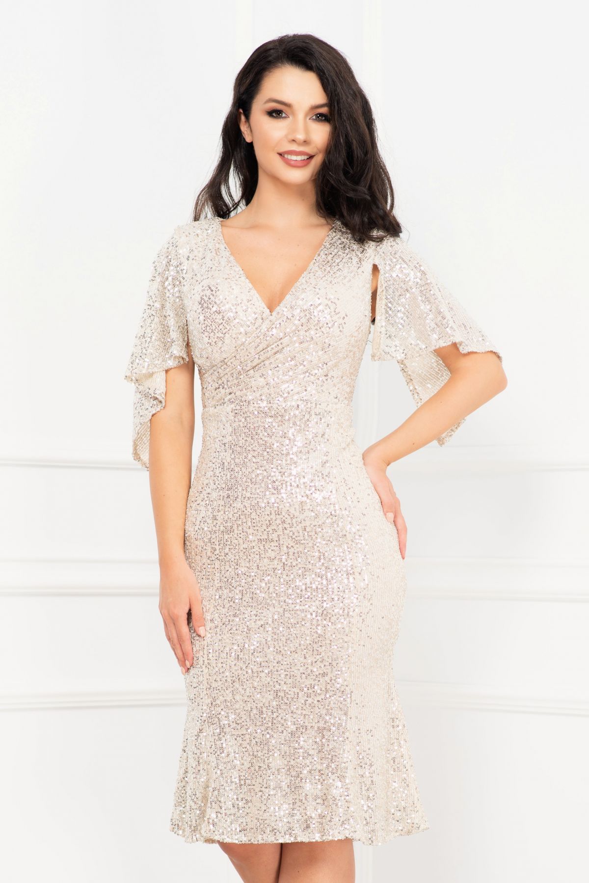 Rochie de seara argintie eleganta din paiete cu maneca tip liliac 1