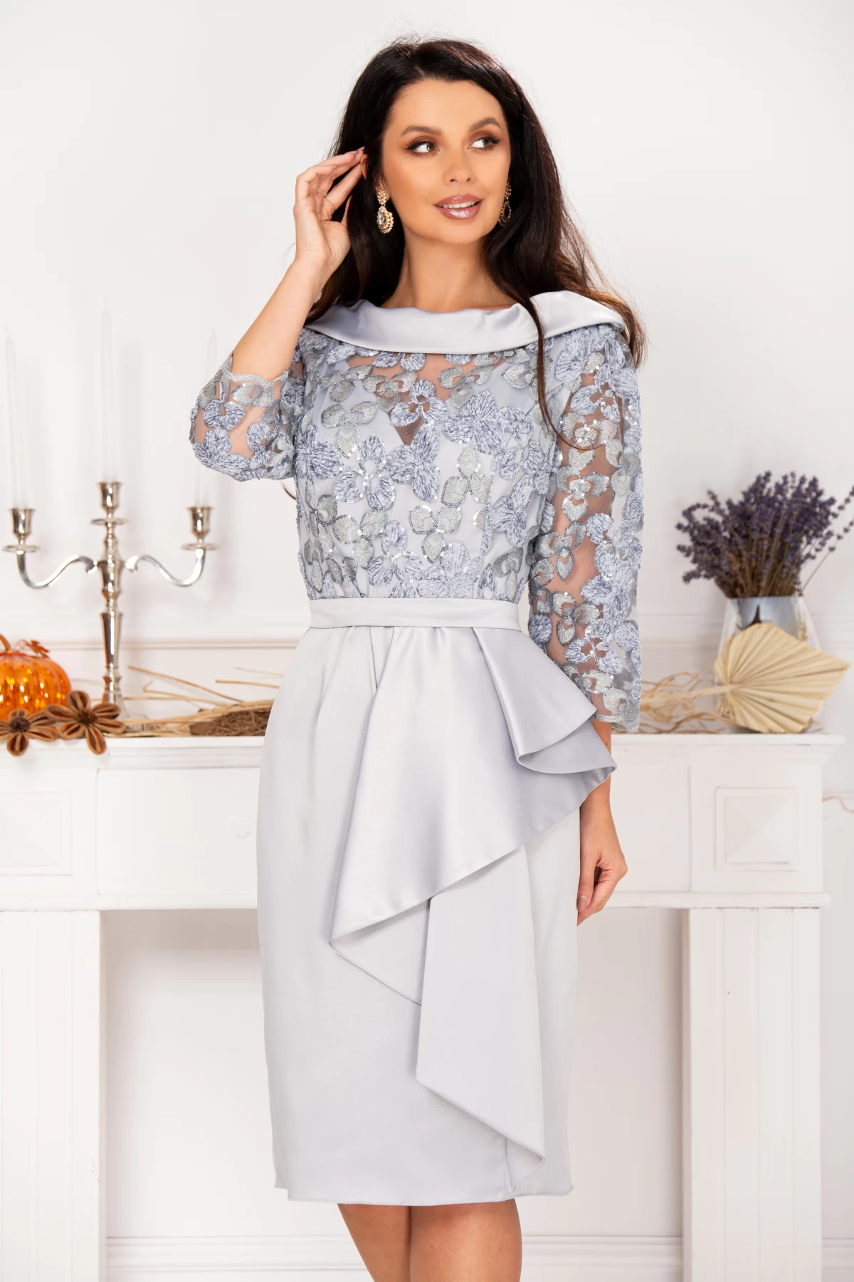 Rochie de soacra Danna argintie cu flori de catifea si peplum 1