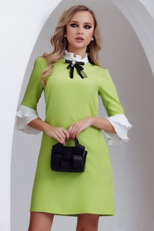 Rochie de zi Fofy in A lime cu aplicatii plisate albe si brosa 1