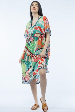 Rochie lunga de plaja tip poncho cu motive florale multicolore stilizate 1