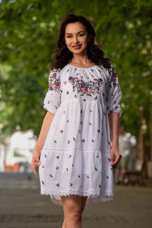 Rochie traditionala alba din bumbac Flavia in clos cu flori multicolore brodate 1