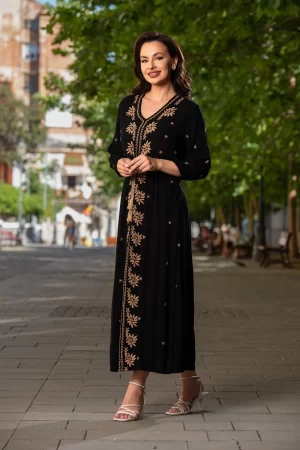 Rochie traditionala eleganta neagra lunga din vascoza Maria cu broderie bej 1