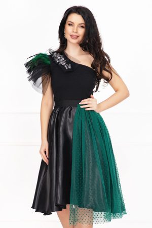 Rochie Venezia neagra cu mini trena din tulle accesorizata cu strassuri si pene 1