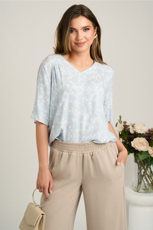 Bluza bleu din viscoza lejera cu imprimeuri florale albe