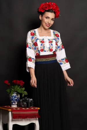 Brau traditional tricolor cu simbulul inimii brodat