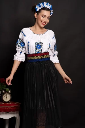 Brau traditional tricolor cu simbulul stelei brodat