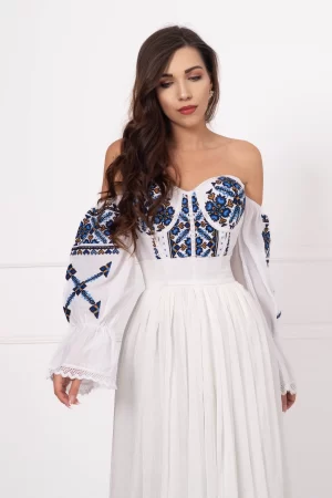 Corset traditional alb cu broderie albastra inspirata din folclor