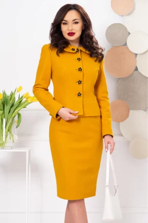 Costum dama elegant mustar cu flori brodate