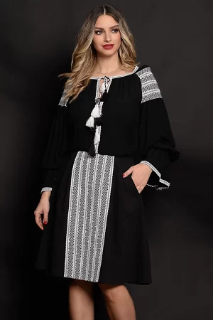 Fusta in clos din stofa cu broderie alba traditionala