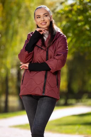 Geaca dama burgundy matlasata Medeea cu mansete din tricot si gluga