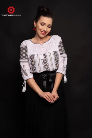 Ie alba Andra cu romburi aurii brodate