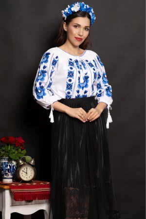 Ie alba dama Oliviana cu broderie albastra