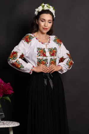 Ie dama alba din bumbac Luciana cu flori brodate