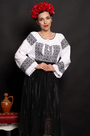 Ie dama alba din bumbac Mariana cu broderie neagra