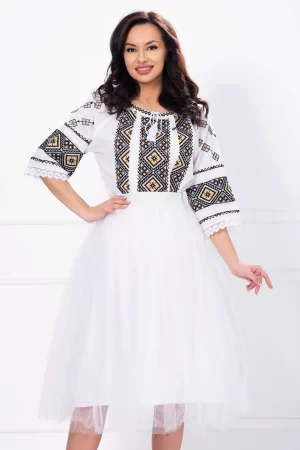 Ie dama traditionala din bumbac brodata cu simbolui rombului