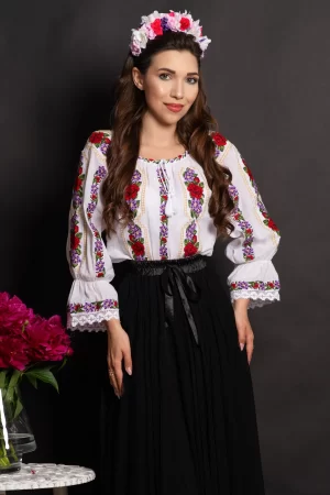 Ie dama traditionala Felicidad din bumbac cu trandafiri rosii si lila