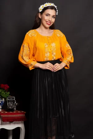 Ie dama traditionala galbena Minodora cu broderie aurie