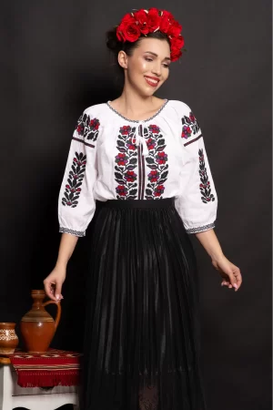 Ie dama traditionala Marina cu flori brodate