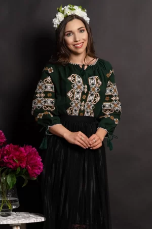 Ie dama verde din bumbac Berta cu broderie traditionala