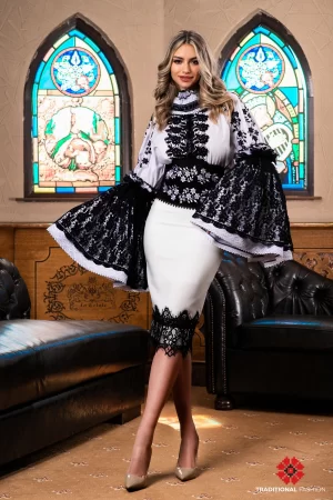 Ie Dor de Flori cu volane tip clopot si pasmanteriile pretioase