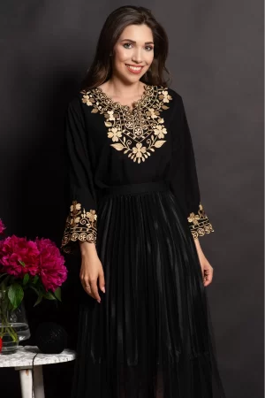 Ie neagra din vascoza Soledad cu broderie florala aurie