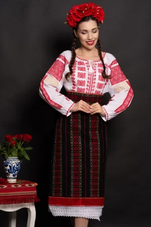 Ie traditionala alba Irina cu broderie rosie bogata