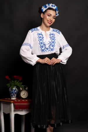 Ie traditionala alba Larisa brodata cu simbolul rombului