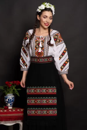 Ie traditionala alba Petunia brodata cu simbolul stelei