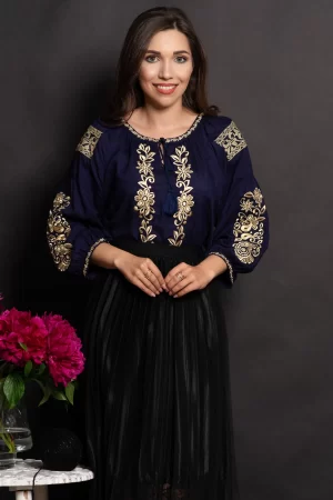 Ie traditionala bleumarin din vascoza Lena cu flori brodate