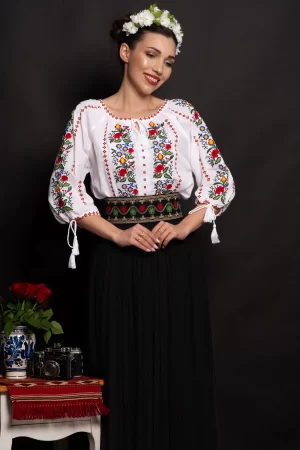 Ie traditionala brodata Lucia cu flori multicolore