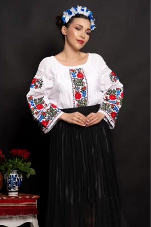 Ie traditionala dama cu broderie florala si benzi din dantela de bumbac