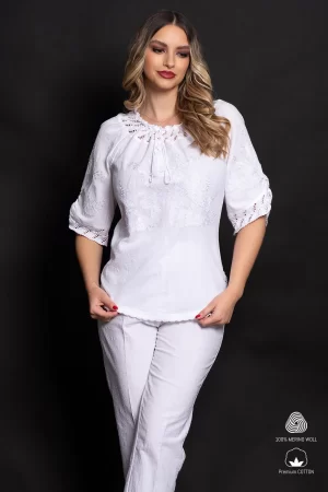 Ie traditionala din bumbac cu fluturi albi si model floral brodat