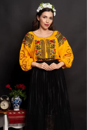 Ie traditionala galbena Stefania cu maneci perforate si broderie florala