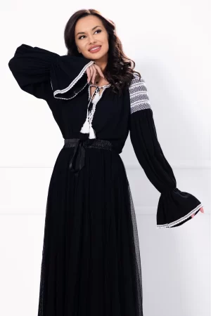 Ie traditionala neagra cu broderie alba