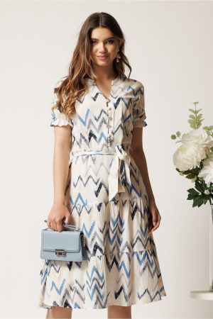 Rochie alba cu print zig-zag albastru in clos cu cordon in talie