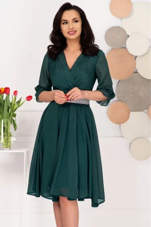 Rochie verde de ocazie in clos cu cordon stralucitor in talie