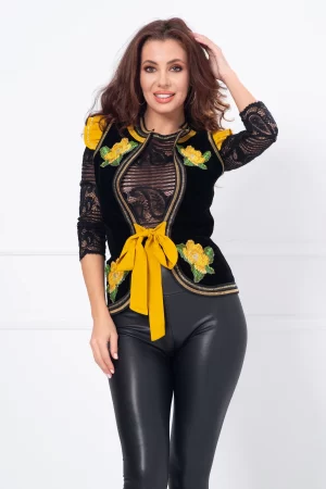Vesta traditionala neagra din catifea cu flori galbene brodate