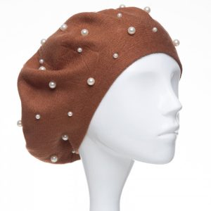 Bereta camel clasica, cu perle fine aplicate pe toata suprafata, din bumbac si lana