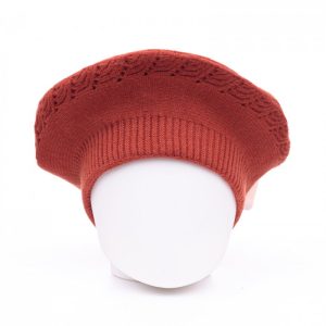 Bereta caramizie cu model tricotaj cu braduti, din lana