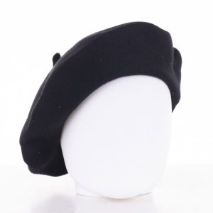 Bereta neagra chic, cu strasuri foarte fine aplicate pe toata suprafata, din bumbac si lana