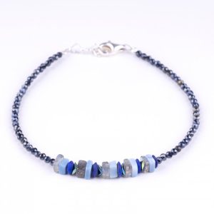 Bratara subtire din spineli cu placute centrale de calcedonie, lapis si labradodorit