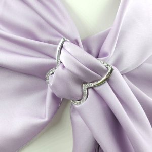 Brosa inel pentru esarfa cu forma de fluture argintiu cu pietricele foarte fine