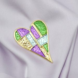 Brosa magnetica aurie, inima cu mov si verde