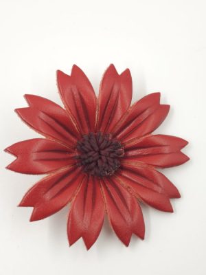 Brosa floare rosie din piele naturala, executata manual