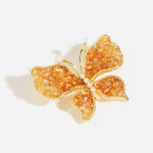 Brosa metalica fluture auriu cu petale din cristale aurii si perlute fine, produs premium