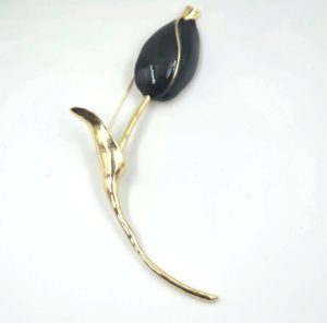 Brosa statement lalea imbobocita, forma stilizata din metal  auriu cu negru
